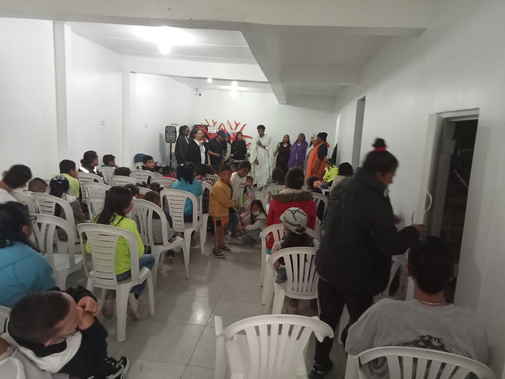 Reunión comunitaria en la sede